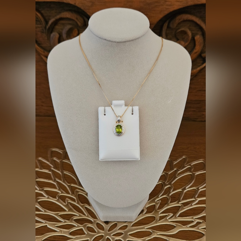 Peridot Pendant 1.35ct 18kt Over Sterling Silver 18in Chain